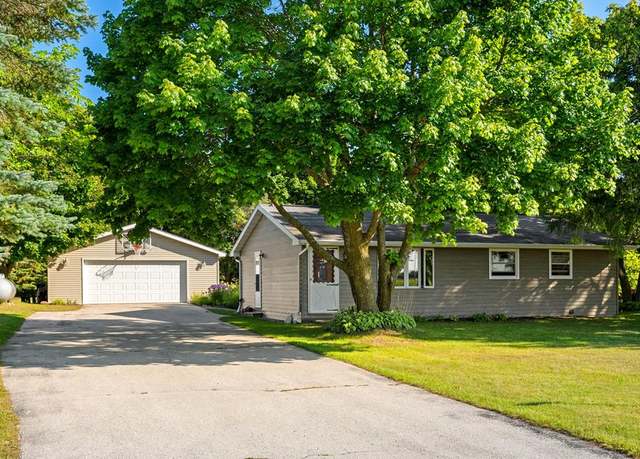 Property at 4740 Dunn Rd, Sturgeon Bay, WI 54235, 3 beds, 2 baths