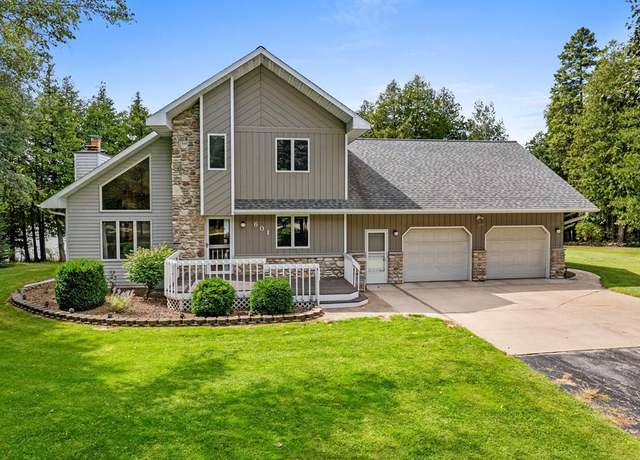 Property at 601 Sleepy Hollow Dr, Sturgeon Bay, WI 54235, 2 beds, 2.5 baths