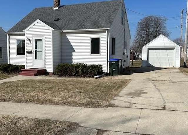 Property at 205 N 3rd St, Algoma, WI 54201, 3 beds, 1 bath