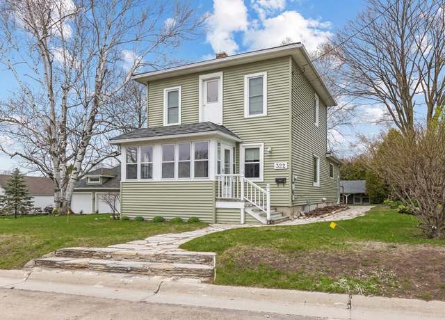 Property at 322 Delaware St, Sturgeon Bay, WI 54235, 4 beds, 1.5 baths