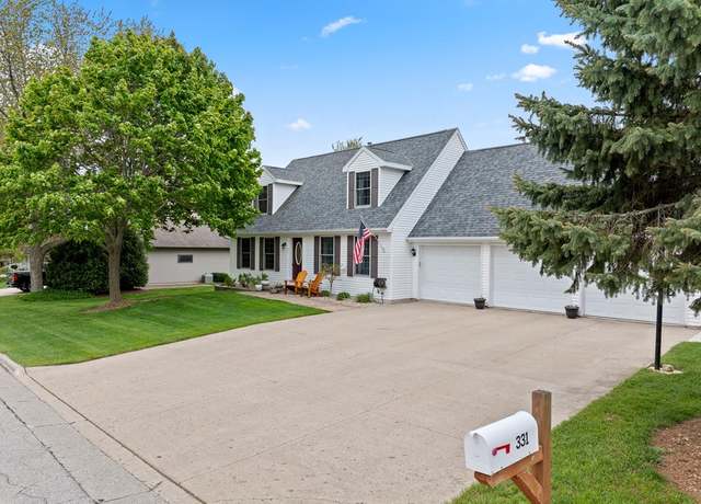 Property at 331 N 17th Dr, Sturgeon Bay, WI 54235, 4 beds, 3 baths