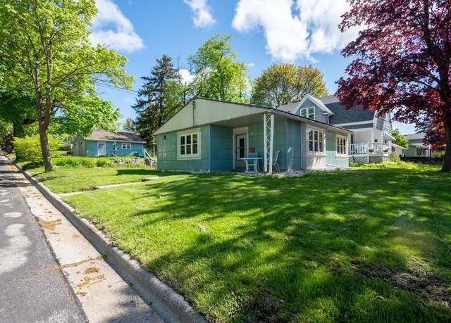 Property at 116 N 9th Ave, Sturgeon Bay, WI 54235, 2 beds, 1 bath