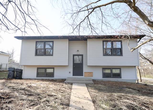 Property at 1414 Buchanan St, Moberly, MO 65270, 3 beds, 1.5 baths