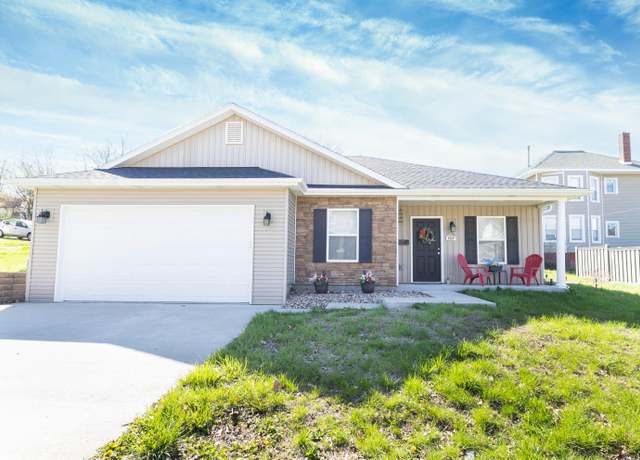 Property at 407 Epperson St, Moberly, MO 65270, 3 beds, 2 baths
