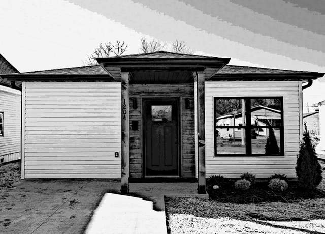 Property at 621 S 4 th St, Moberly, MO 65270, 3 beds, 2 baths