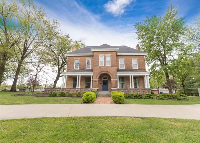 Property at 902 Gilman St, Moberly, MO 65270, 4 beds, 2.5 baths