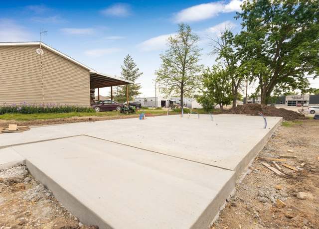 Property at 812 N Ault, Moberly, MO 65270, 3 beds, 2 baths