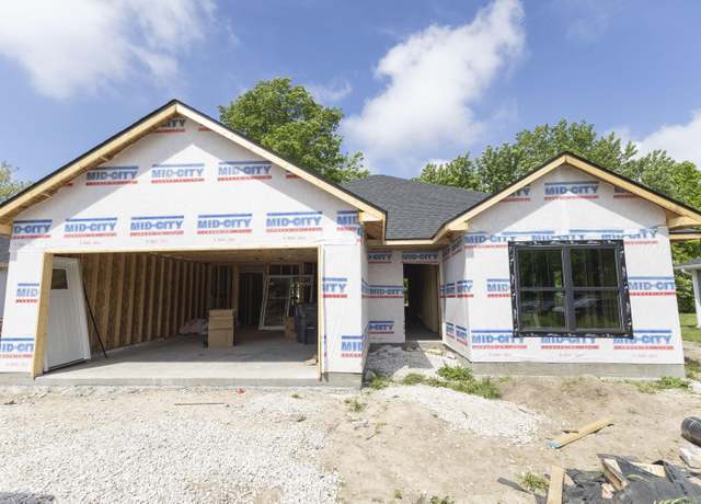 Property at 1105 Stonebridge Ln, Moberly, MO 65270, 3 beds, 2 baths