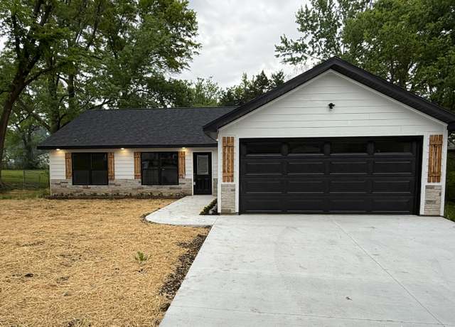 Property at 402 N Water St, Huntsville, MO 65259, 3 beds, 2 baths