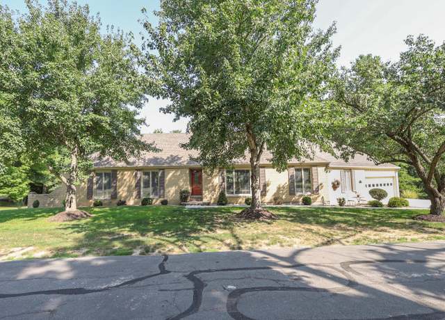 Property at 5 Fair Oaks, Moberly, MO 65270, 3 beds, 3 baths
