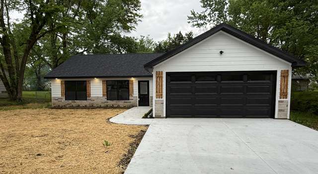 Photo of 402 N Water St, Huntsville, MO 65259
