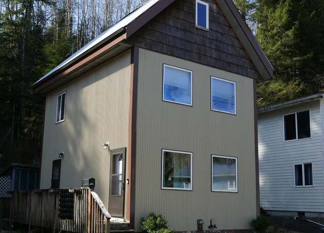 Property at 1056 Woodland Ave, Ketchikan, AK 99901, 2 beds, 1.5 baths