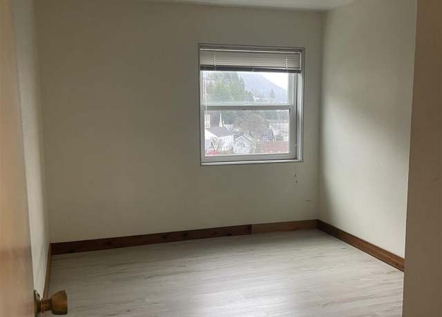 Property at 119 Austin St Unit 906, Ketchikan, AK 99901, 2 beds, 1 bath