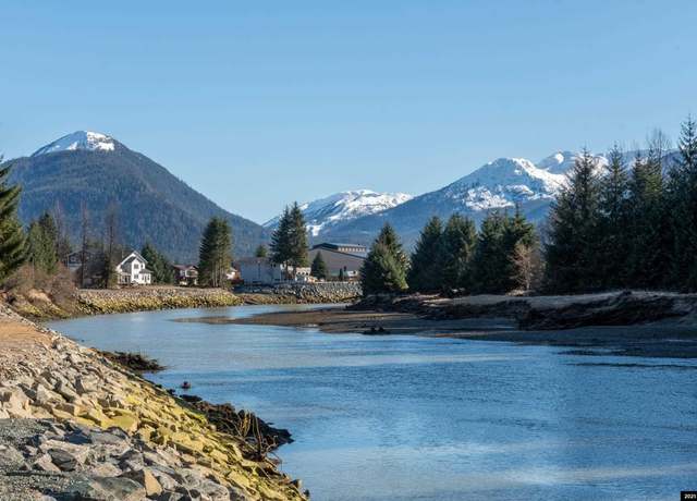Property at 2323 Meadow Ln, Juneau, AK 99801, 4 beds, 3 baths