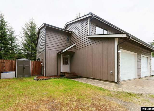 Property at 8709 North Loop Way, Juneau, AK 99801, 2 beds, 1.5 baths