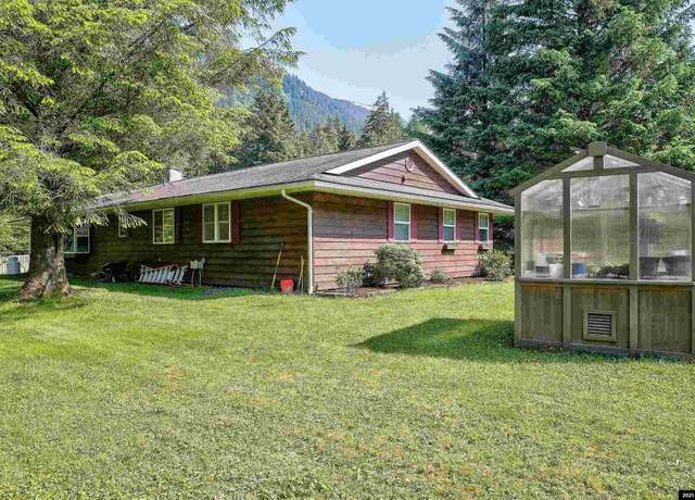 Property at 5997 North St, Juneau, AK 99801, 4 beds, 3 baths