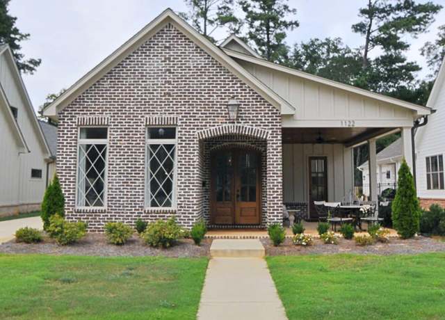 Property at 1122 W Jackson St, Tupelo, MS 38804, 4 beds, 3.5 baths