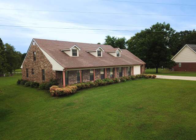 Property at 100 Cedarwood Cv, Booneville, MS 38829, 4 beds, 4 baths