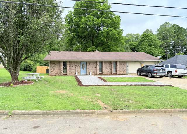 Property at 500 Rebel Dr, Tupelo, MS 38801, 3 beds, 2 baths