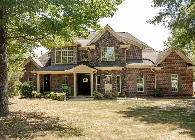 Property at 2024 Lake Cir Dr, Tupelo, MS 38801, 4 beds, 3.5 baths