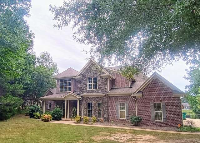 Property at 2024 Lake Cir Dr, Tupelo, MS 38801, 4 beds, 3.5 baths