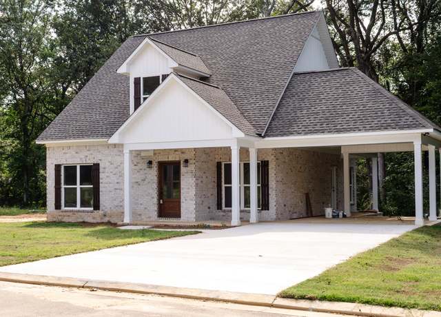 Property at 393 Woodland Dr, New Albany, MS 38652, 3 beds, 2.5 baths