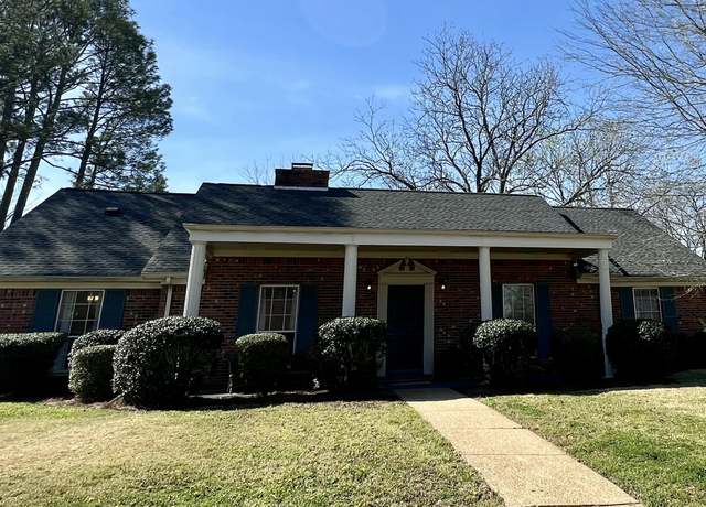 Property at 1009 Taft St, Tupelo, MS 38801, 4 beds, 2 baths