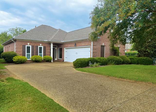 Property at 83 Riverside Dr, Tupelo, MS 38801, 3 beds, 2 baths