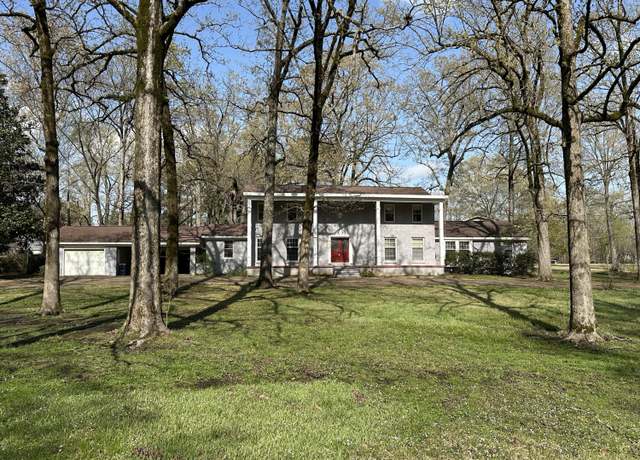 Property at 401 Wickwood Dr, Booneville, MS 38829, 4 beds, 4 baths