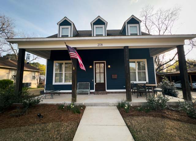 Property at 208 Oak St, New Albany, MS 38652, 3 beds, 2.5 baths