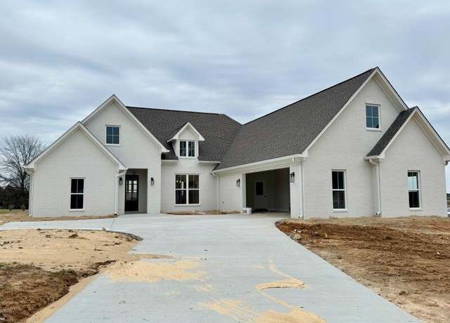 Property at 1636 Clubside Dr, Tupelo, MS 38801, 4 beds, 3.5 baths