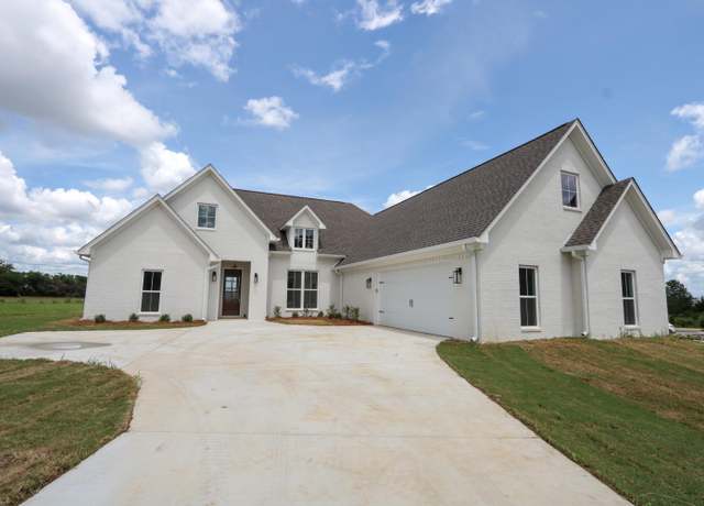 Property at 1636 Clubside Dr, Tupelo, MS 38801, 4 beds, 3.5 baths