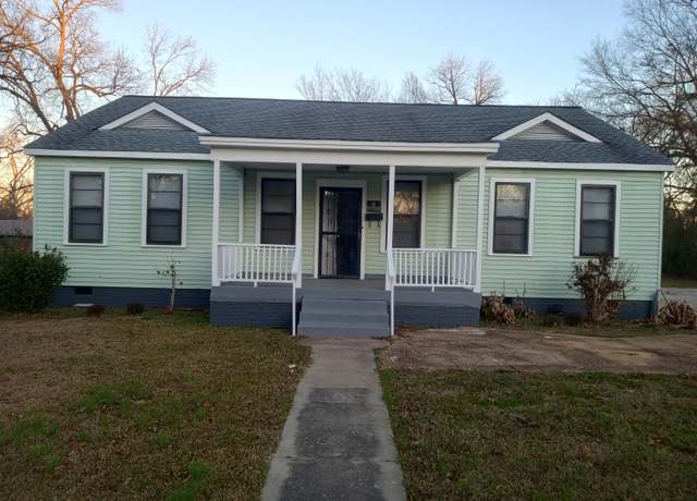 Property at 700 S Meridian St, Aberdeen, MS 39730, 3 beds, 0.5 baths