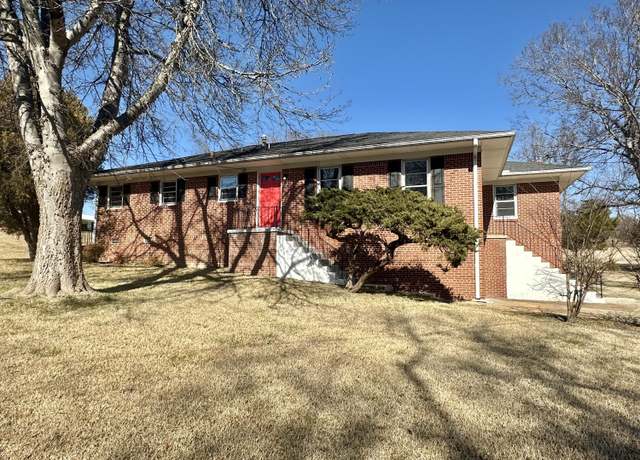 Property at 920 Eisenhower Dr, Tupelo, MS 38801, 3 beds, 2 baths