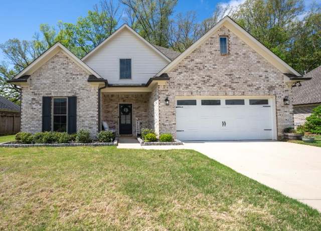 Property at 162 River Run Dr, Tupelo, MS 38801, 5 beds, 3 baths