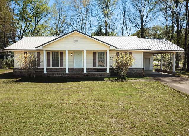 Property at 1502 E Waldron St, Corinth, MS 38834, 3 beds, 2 baths