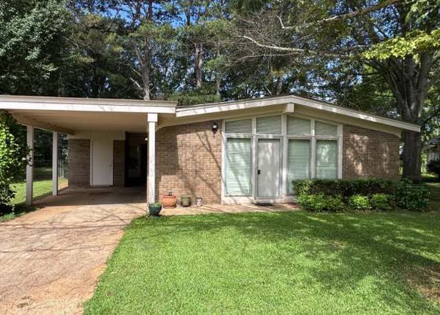 Property at 155 S Columbia St, Pontotoc, MS 38863, 3 beds, 2 baths