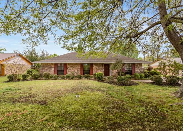 Property at 1706 Meadowood Dr, Amory, MS 38821, 3 beds, 2 baths