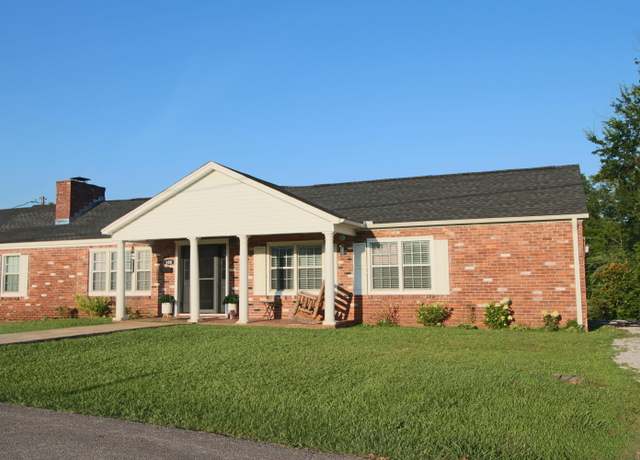 Property at 200 North Oak St, Iuka, MS 38852, 3 beds, 2 baths