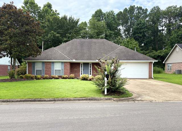 Property at 742 Mcneece St, Tupelo, MS 38804, 3 beds, 2 baths