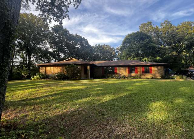 Property at 1918 Rachel St, Tupelo, MS 38804, 4 beds, 2 baths