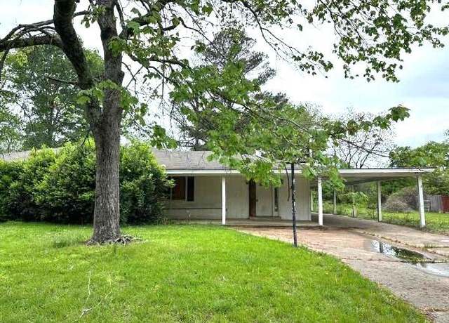 Property at 121 N Mcdonnell St, Okolona, MS 38860, 4 beds, 3.5 baths
