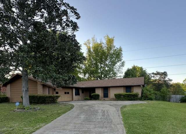 Property at 2302 Crestwood, Tupelo, MS 38801, 4 beds, 2 baths