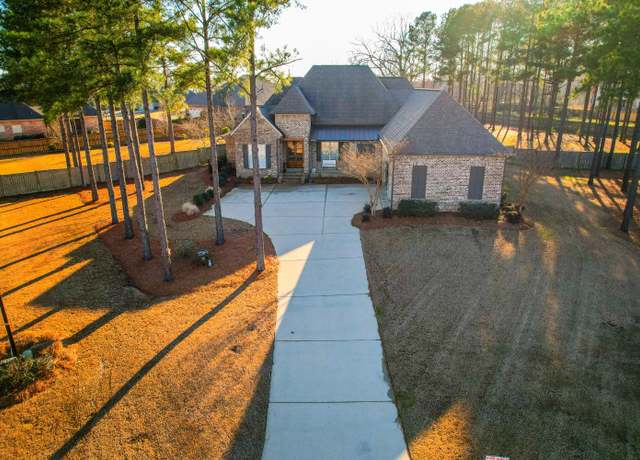 Property at 216 Old Creek Cv, Madison, MS 39110, 4 beds, 3 baths