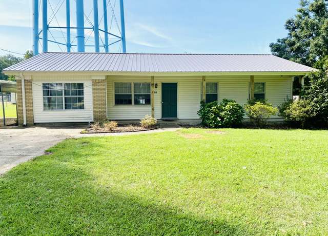 Property at 818 Walnut St, Amory, MS 38821, 3 beds, 2 baths