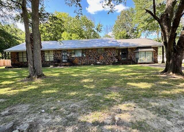 Property at 2003 Proper, Corinth, MS 38834, 3 beds, 2.5 baths
