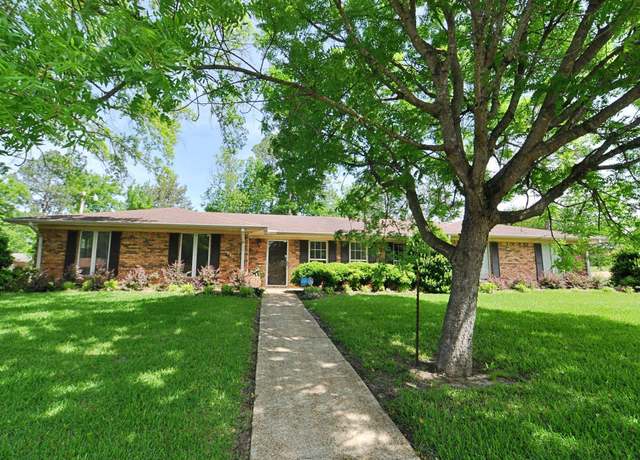 Property at 1000 Coolidge St, Tupelo, MS 38801, 3 beds, 2.5 baths