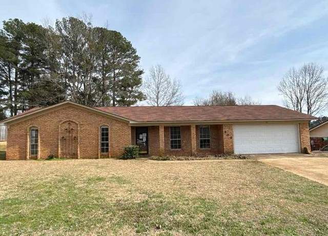 Property at 404 Pineridge Dr, Pontotoc, MS 38863, 3 beds, 2 baths