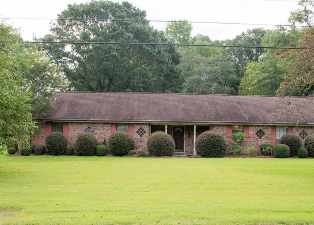 Property at 216 Blackwell St, Tupelo, MS 38804, 3 beds, 2 baths