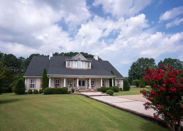 Property at 1203 Pine Lake Dr, Corinth, MS 38834, 4 beds, 5 baths
